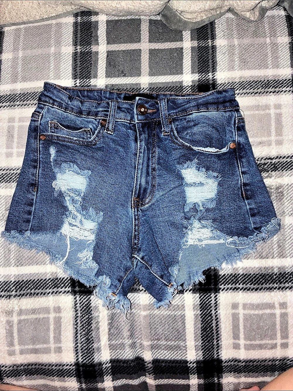 KENDALL + KYLIE The Icon Short Distressed Denim Jean Shorts in Blue Size 0/24